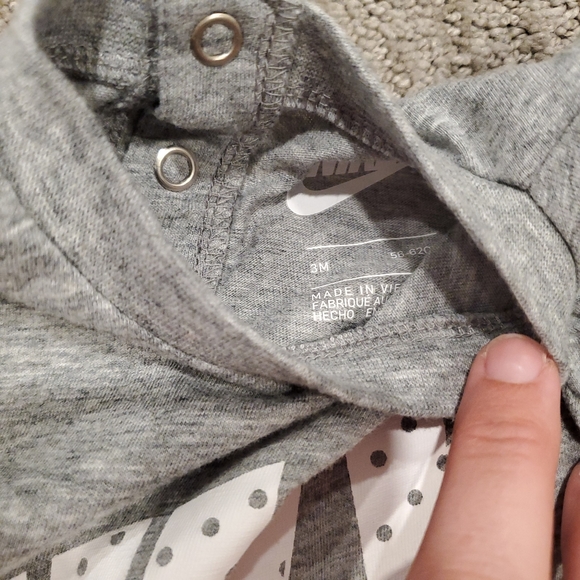 0-3 months nike onesie - Picture 2 of 2
